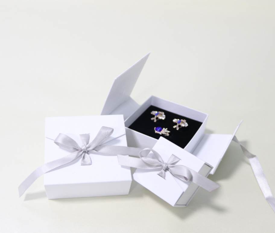 Luxury Cardboard Jewelry Box with Ribbon Jewelry Boxes Custom Logo Printing  - China Jewelry Boxes and Jewellery Box price | Made-in-China.com